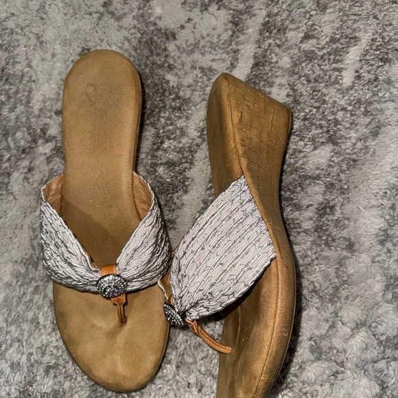 Italian Shoemakers Rhinestone Flip Flops! - Picture 3 of 4